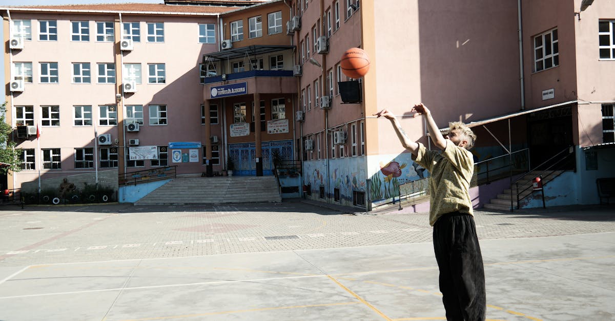 Charles Bediako dunks during Alabama basketball game against Tennessee