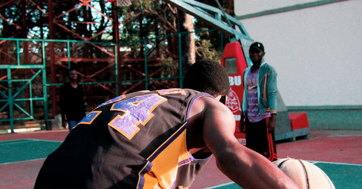 Amari Bailey dribbling basketball during UCLA game