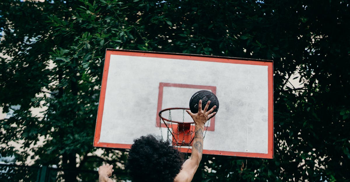 Arizona Wildcats forward Koa Peat dunks during road win at TCU