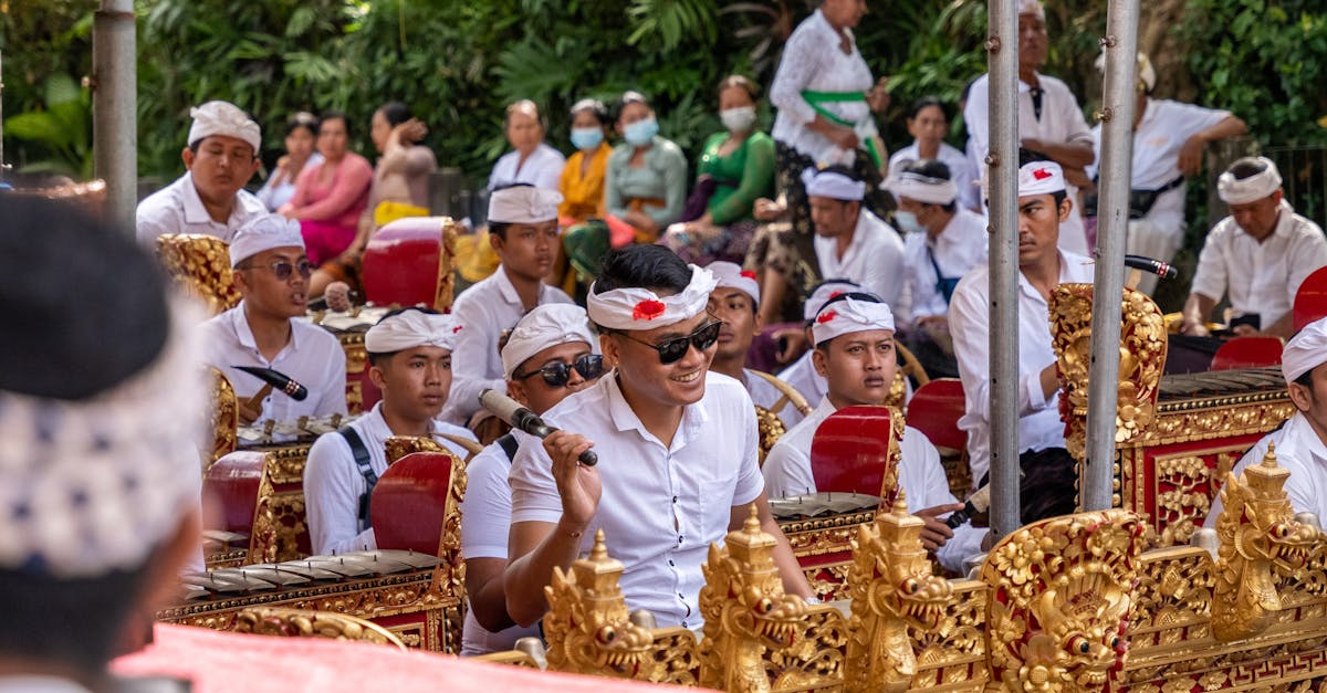 Bill Maher reacting in audience during Wanda Sykes joke at 2026 Golden Globes