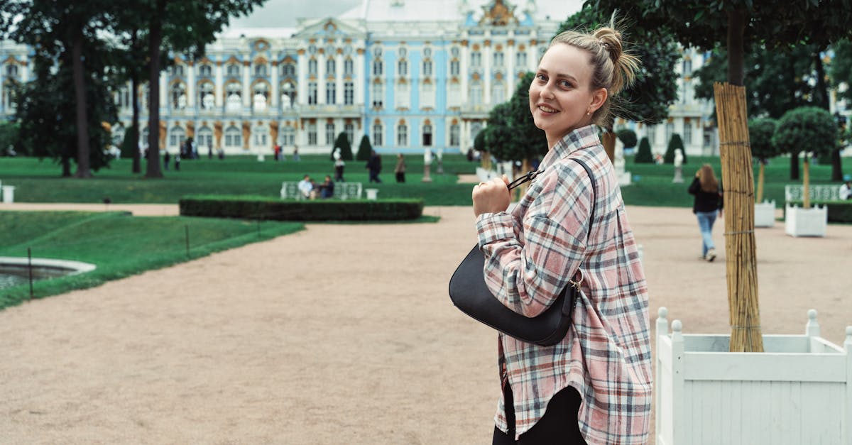 Catherine O’Hara as Moira Rose in Schitt’s Creek, wearing a dramatic wig and outfit