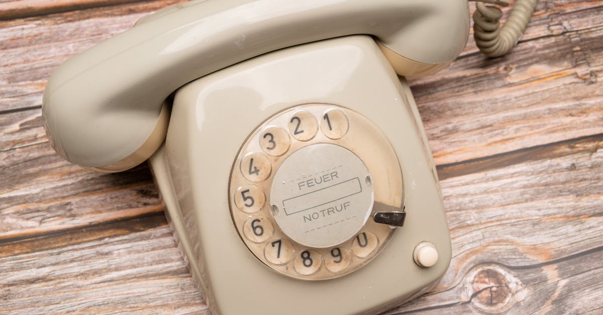 Illustration of locked smartphone with Verizon and FCC logos