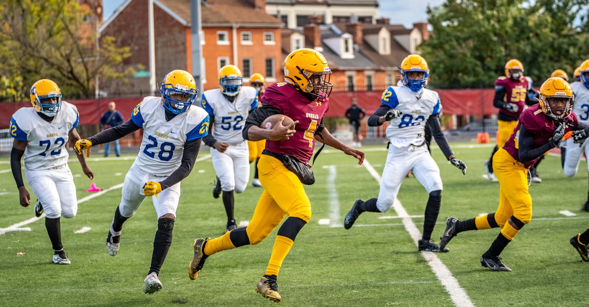 Oklahoma Sooners QB John Mateer throwing pass during 2025 game