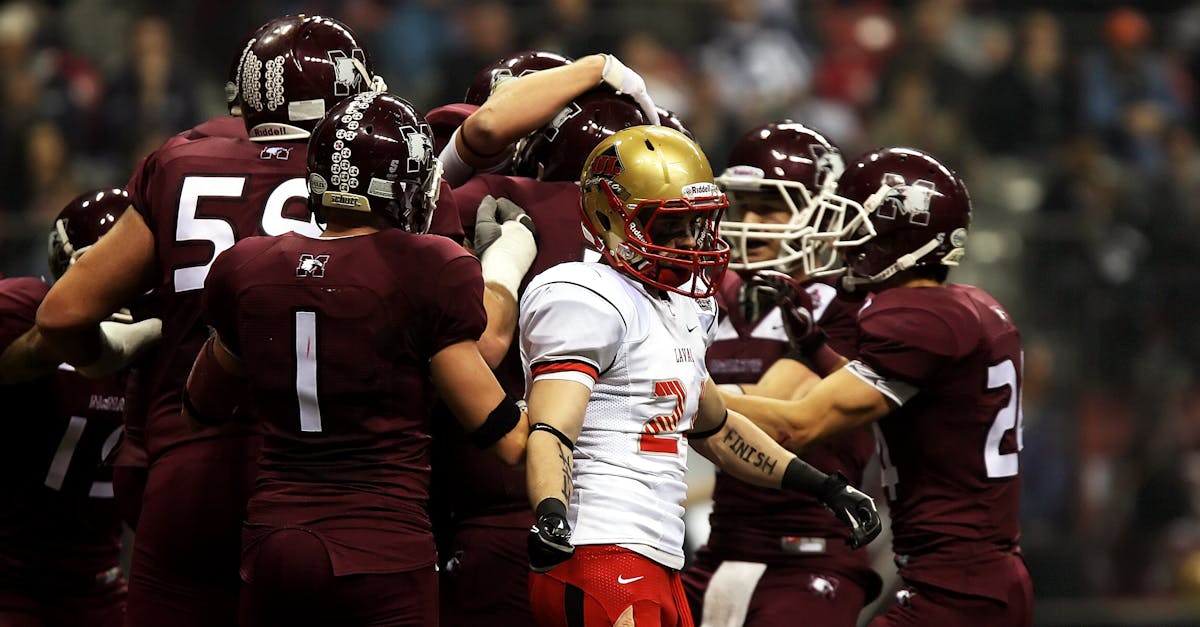 Oregon Ducks QB Dante Moore throwing pass during college football game
