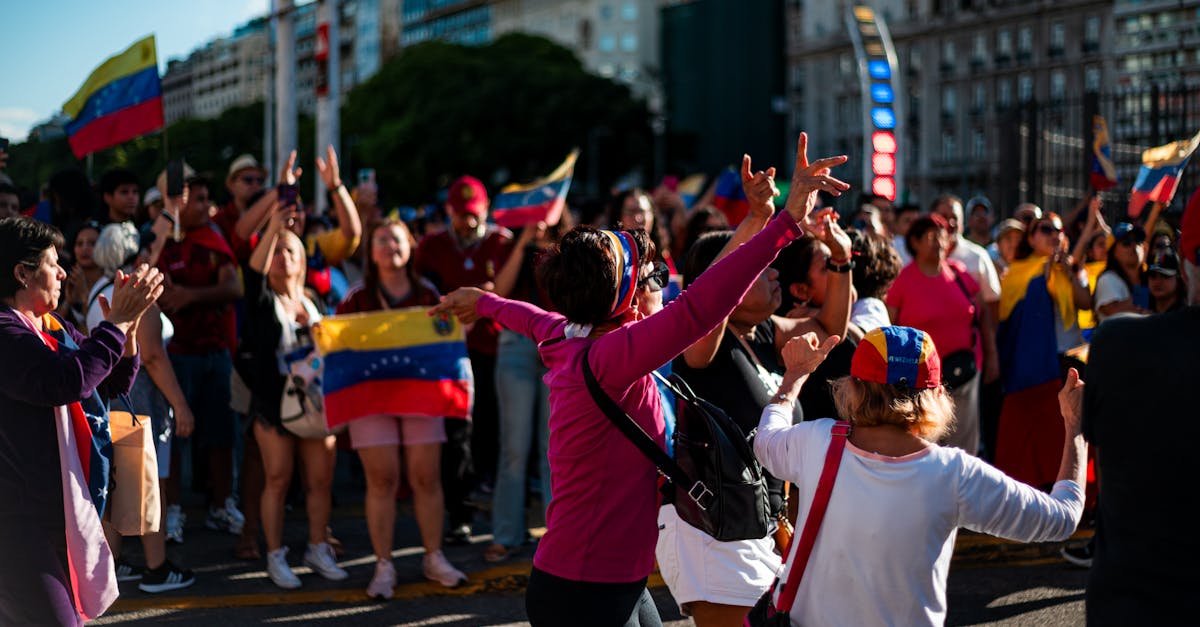 Crowd in Caracas celebrating release of political prisoners after Maduro capture