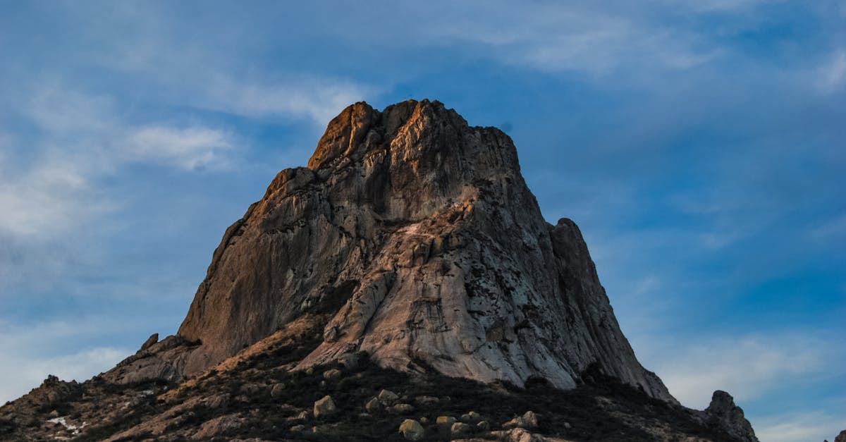 Gael García Bernal and Natalia Oreiro in a promotional image for the romantic comedy Nada entre los dos