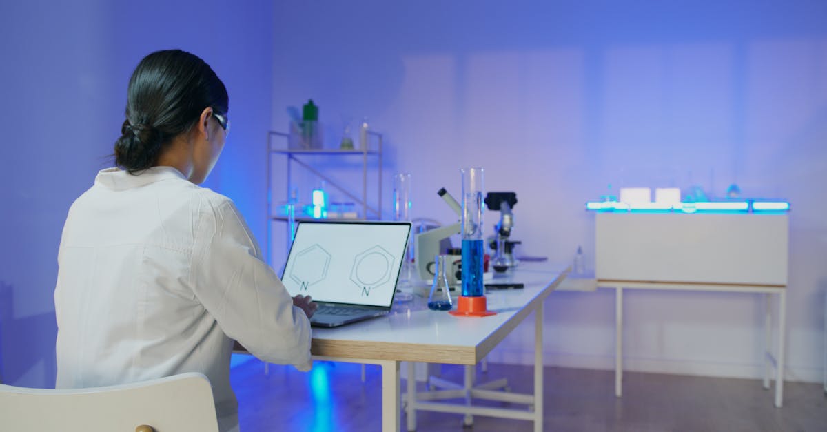 Model of pentasilacyclopentadienide silicon aromatic ring molecule from Saarland University research